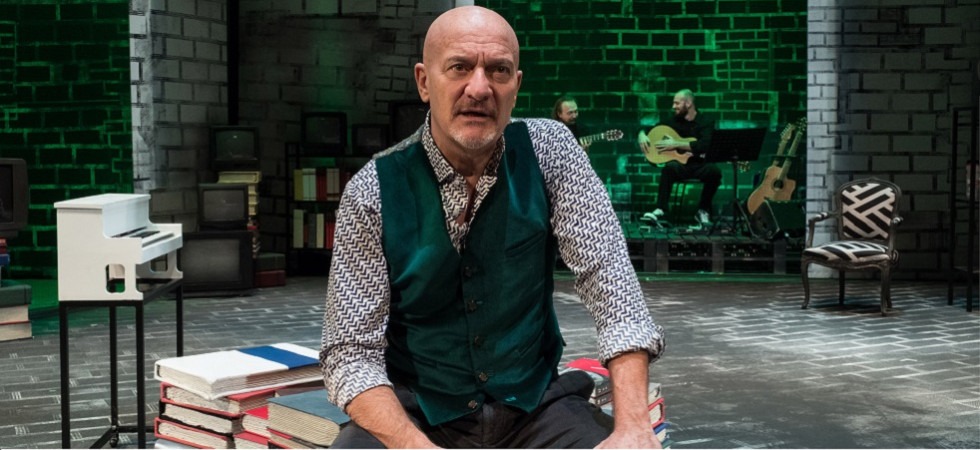 Foto di Marina Alessi Il grande comico Claudio Bisio approda al teatro Sociale con La mia vita raccontata male'' e fa registrare il tutto